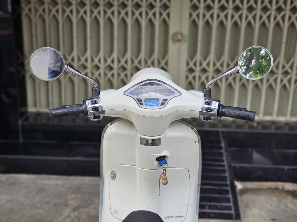 Vespa Primavera độ đầu đèn Vespa Sprint - Phương Vy