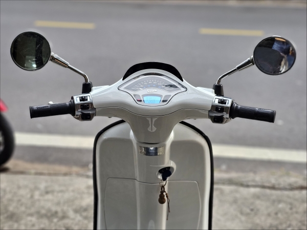 Vespa Primavera độ đầu đèn Vespa Sprint - Phương Vy